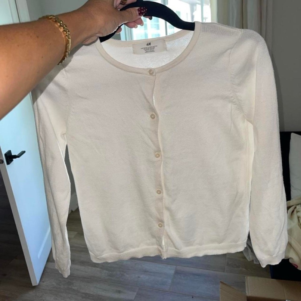 Classic H&M lightweight white cardigan